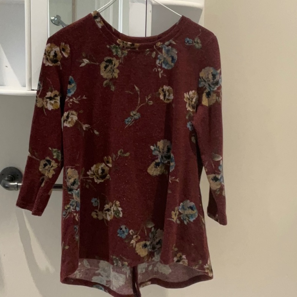 🦜Les Serien floral sweater with back opening